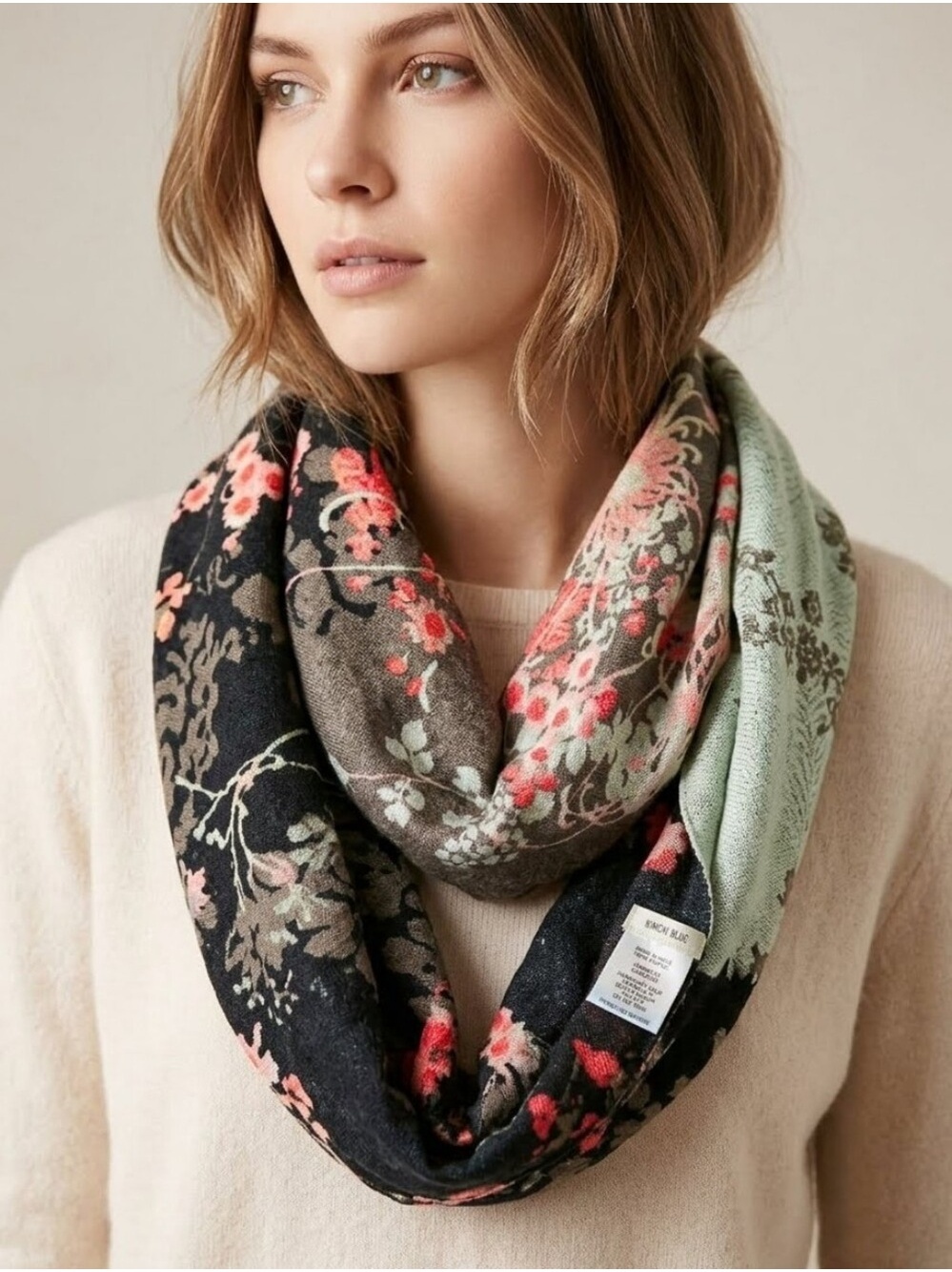 KIMCHI BLUE | Infinity Scarf Floral Nlack Blue Red